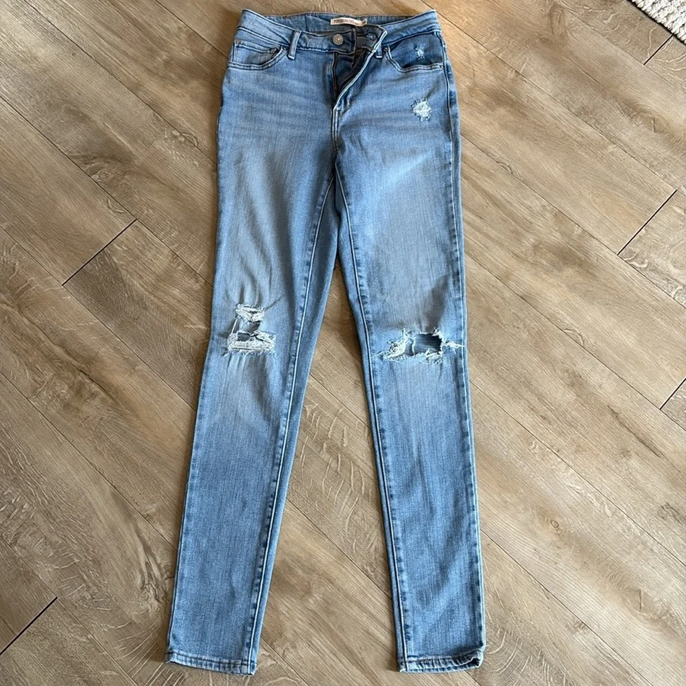 Levi’s High Rise Distressed Skinny Jeans 26x31” Lightwash - Picture 9 of 11
